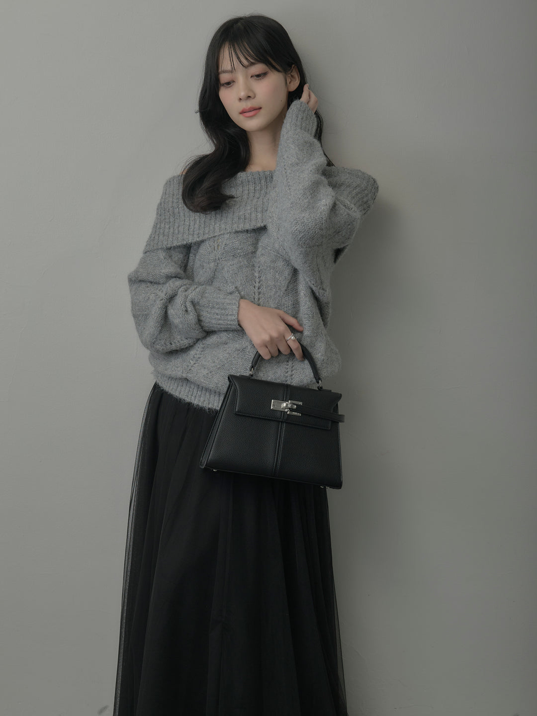 メランジニットオフショルトップス