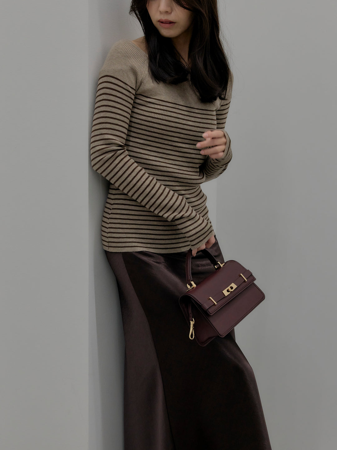 【SET】ハーフボーダーニットトップス+ナローAラインサテンスカート(2set)