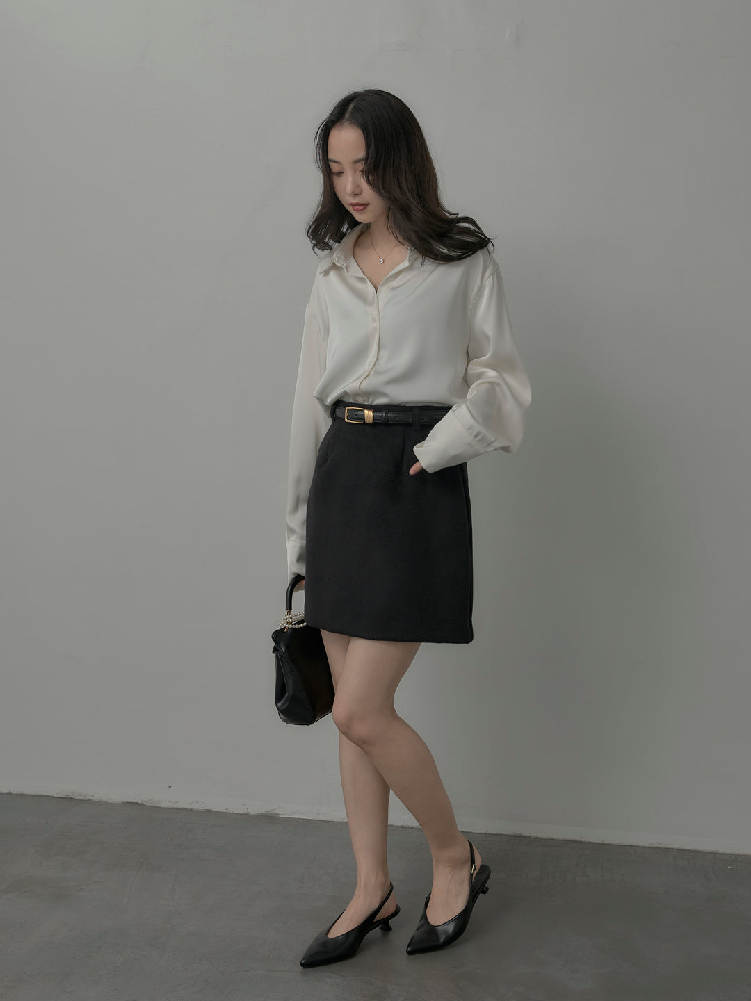 【SET】ケープ付きオーバーサテンシャツ+【Essential】ウールタッチミニスカート(2set)