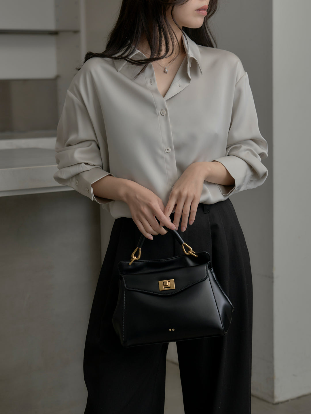 [予約]ケープ付きオーバーサテンシャツ