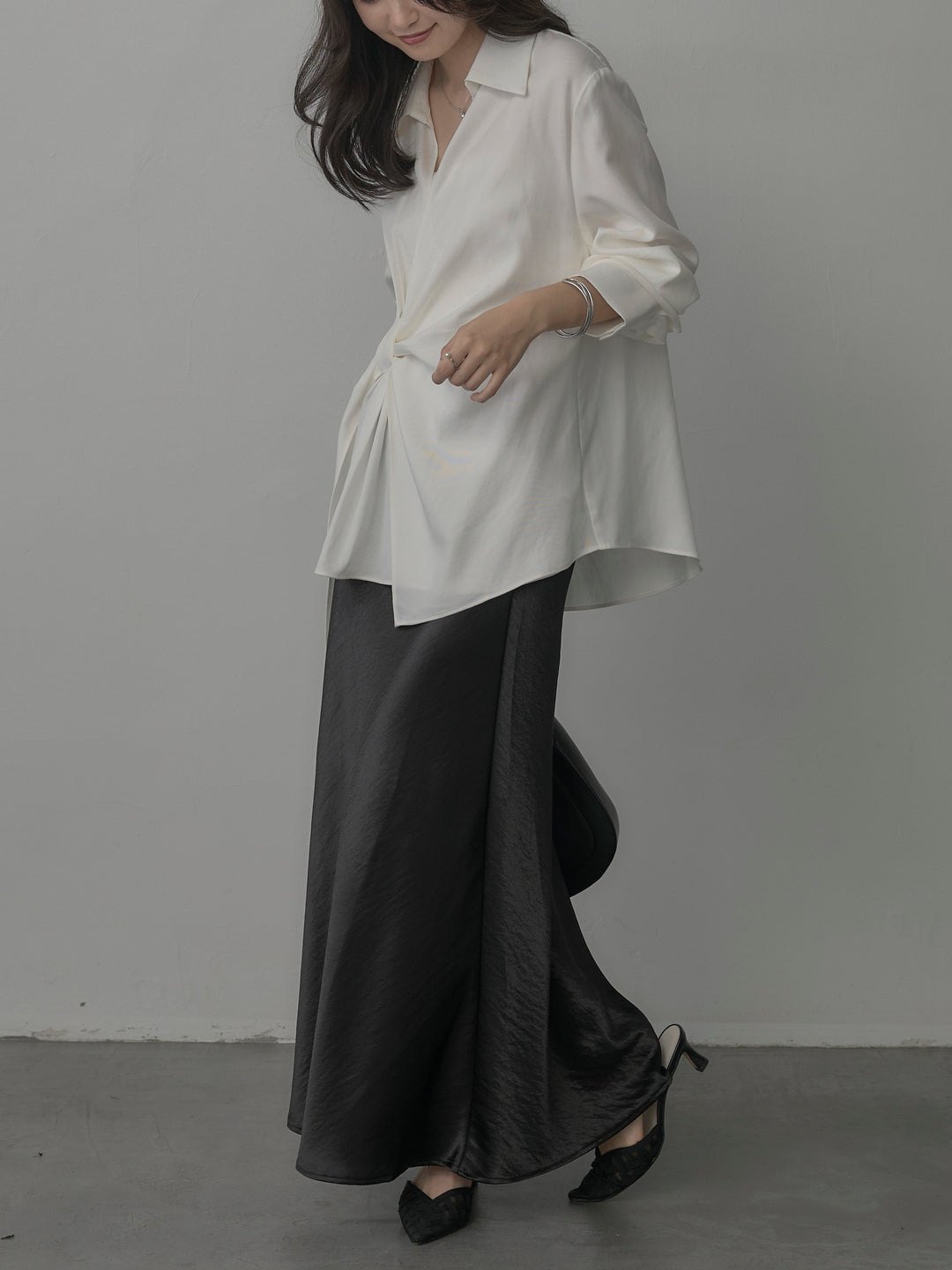 【SET】フロントラップデザインシャツ+ナローAラインサテンスカート(2set)