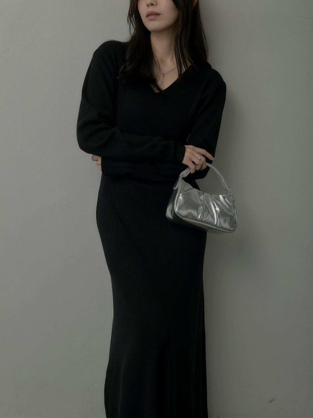 Vネックニットロングワンピース