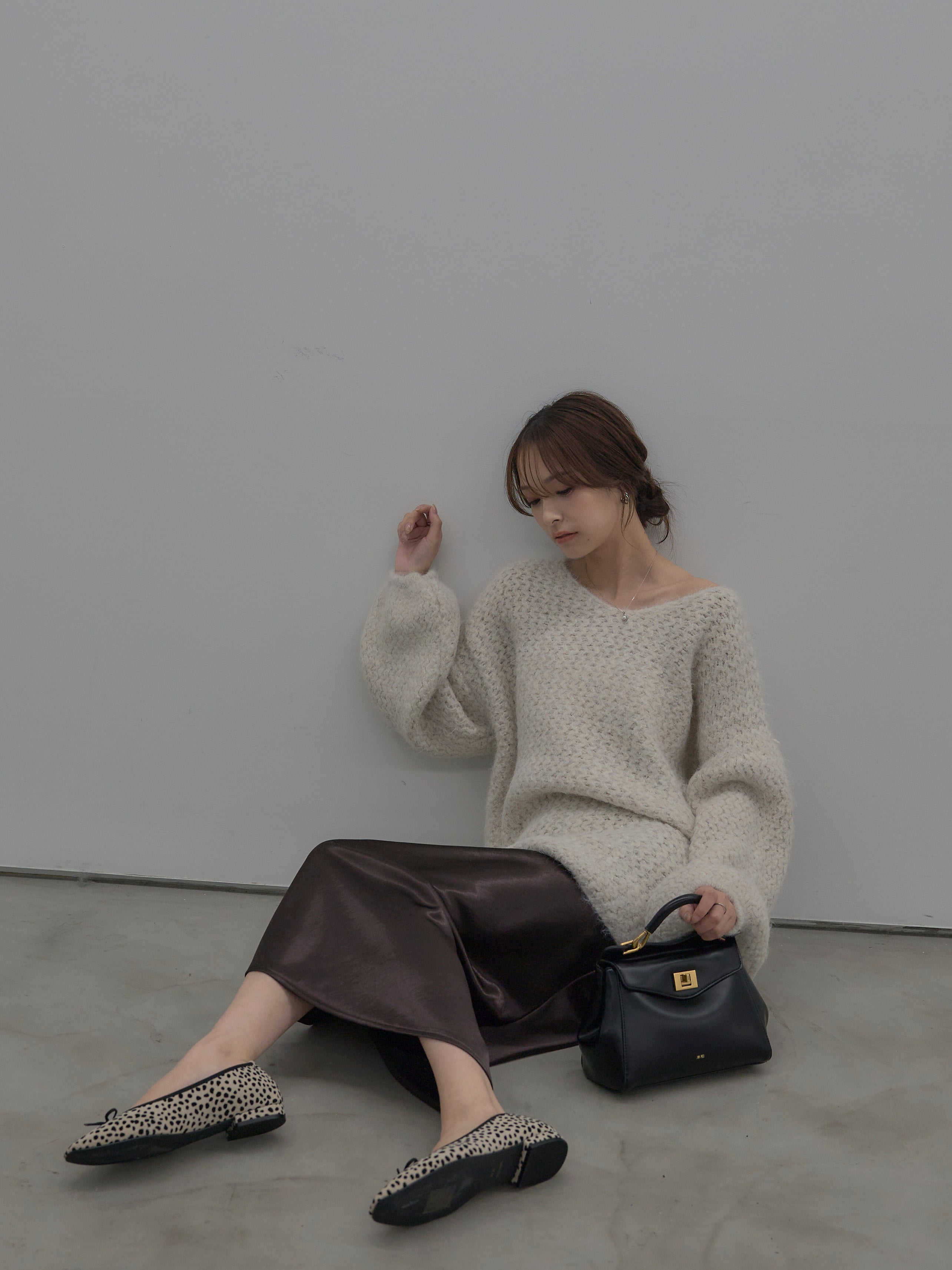 ラメ糸ローゲージ編みオーバーニットトップス – nairo