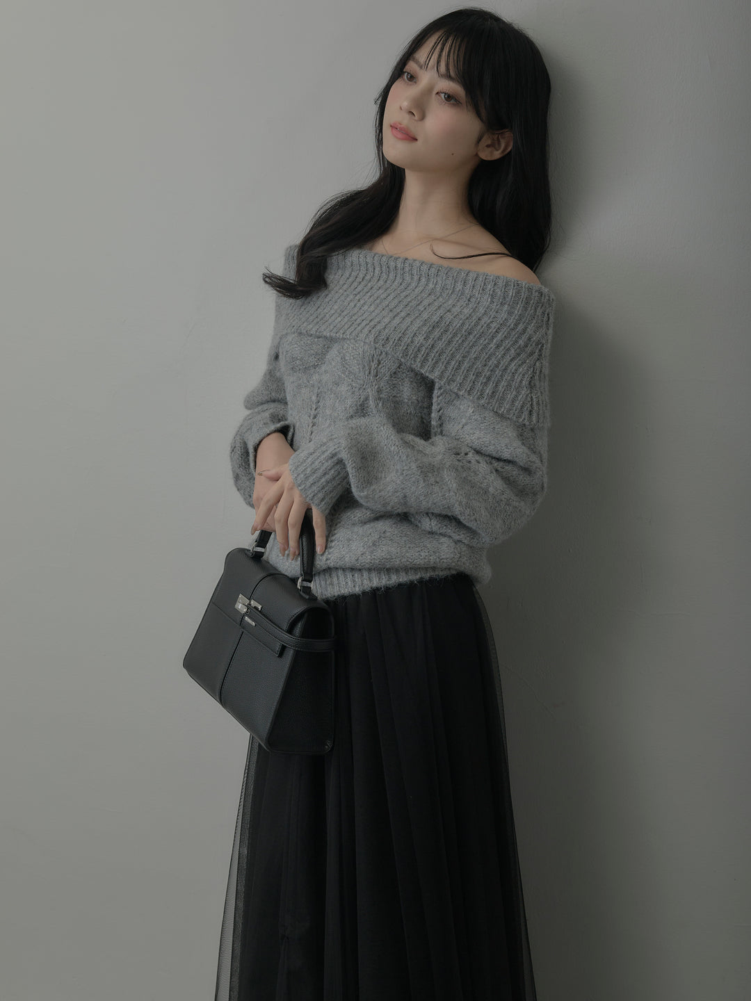 メランジニットオフショルトップス