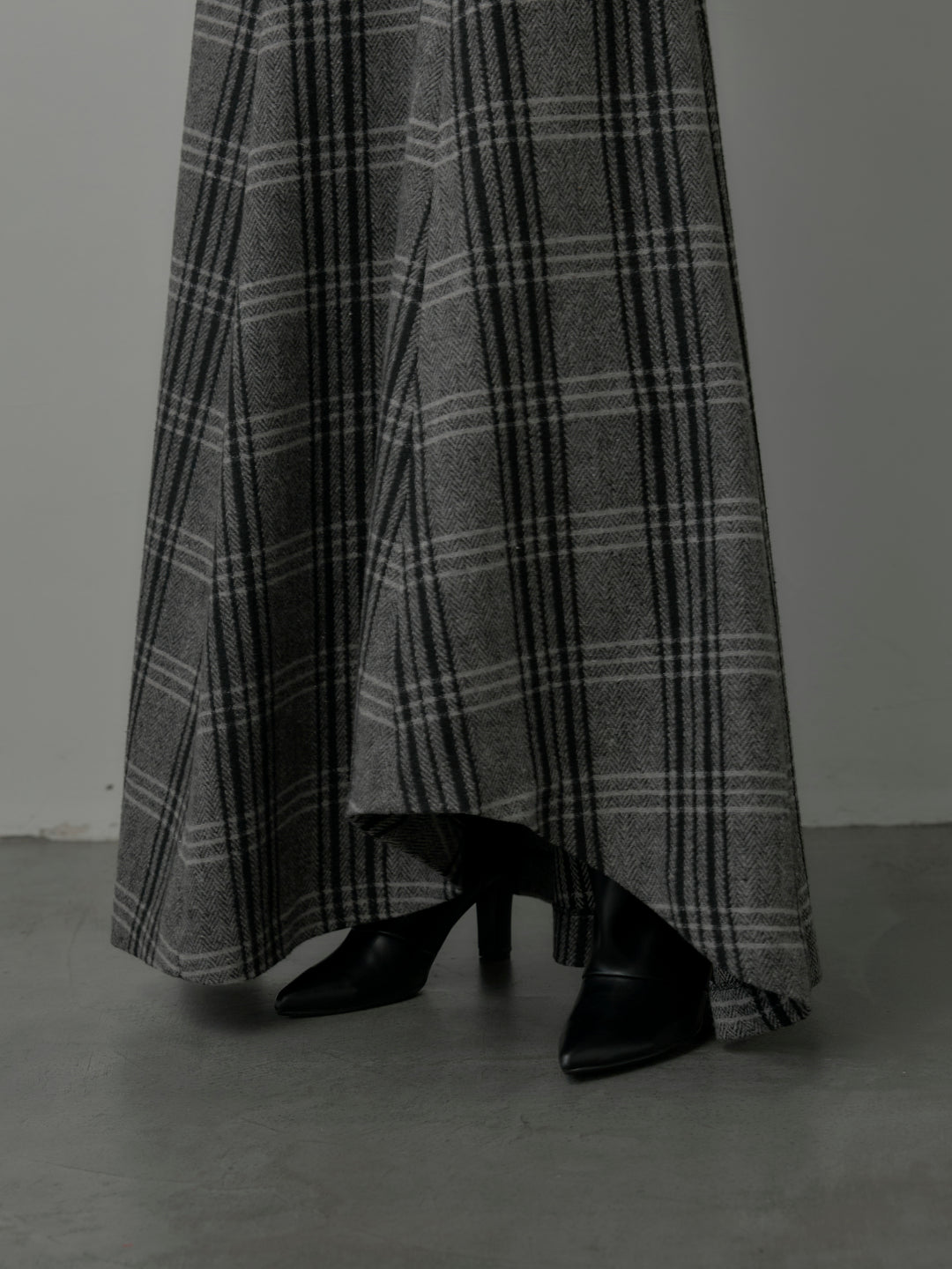 【SET】Vネックフリルデザインニットトップス+【Essential】クラシカルチェックウールタッチスカート(2set)