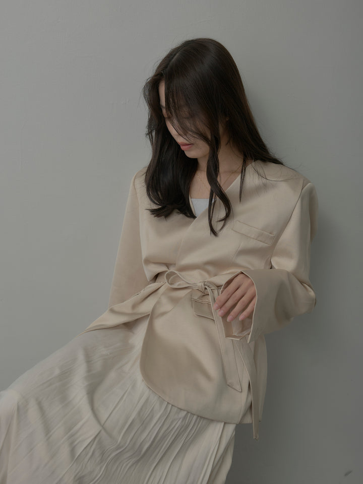 ノーカラーサテンジャケット