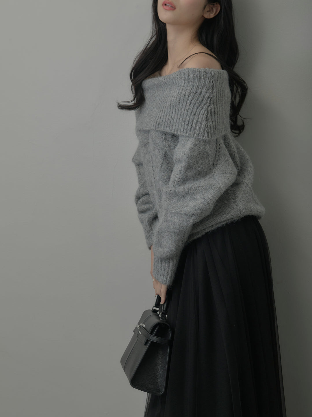 メランジニットオフショルトップス