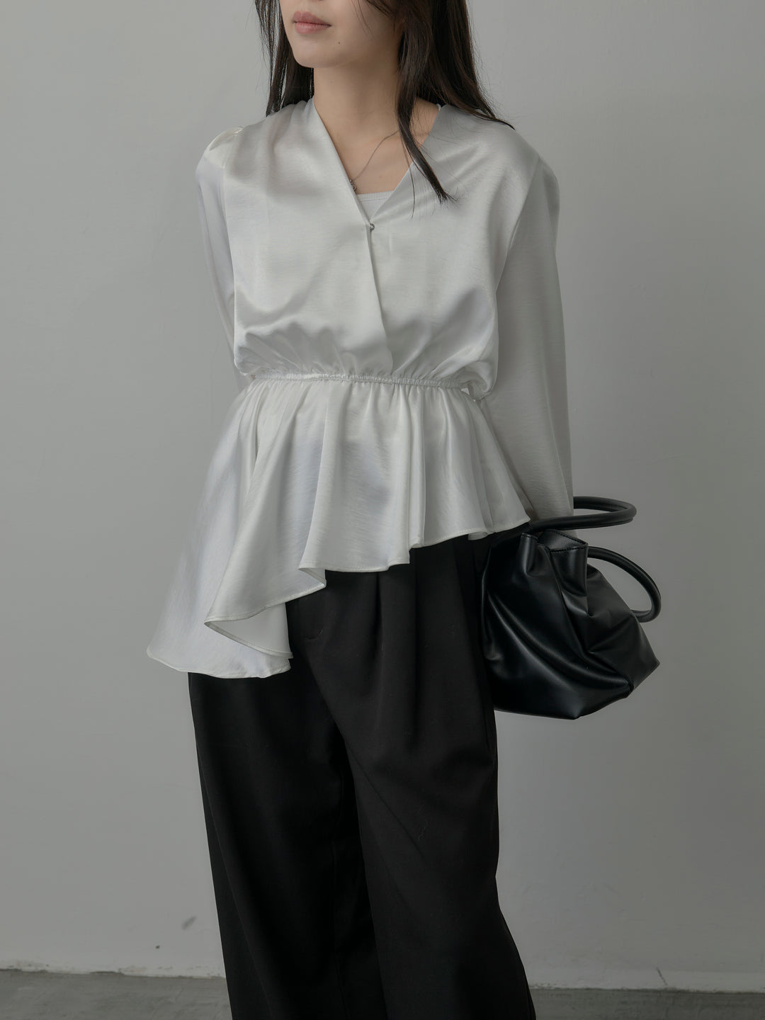 【SET】Vネックアシメサテンブラウス+【Essential】３タックスラックス(2set)