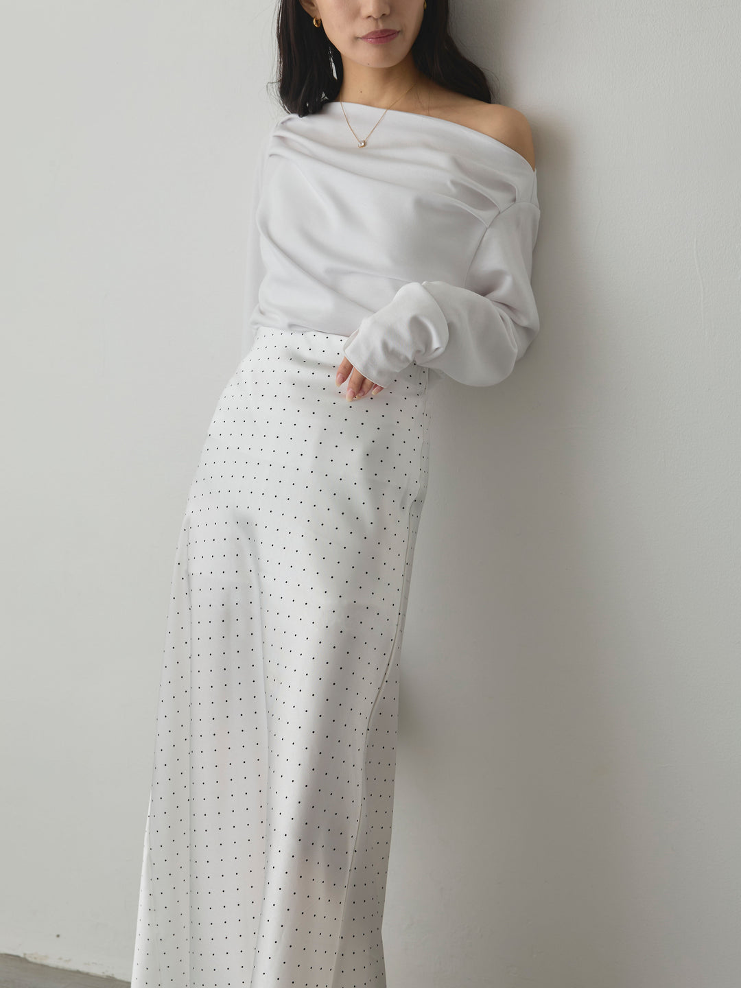 【SET】【Essential】2wayショルダードレープカットトップス+ドットサテンスカート(2set)