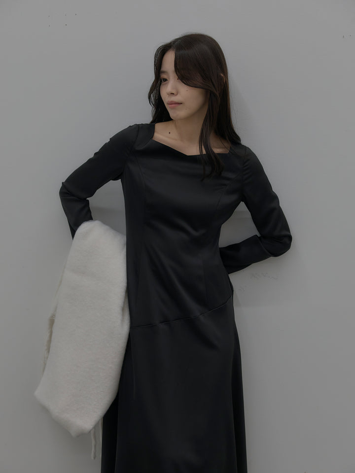 【Essential】ハートネックロングスリーブサテンワンピース