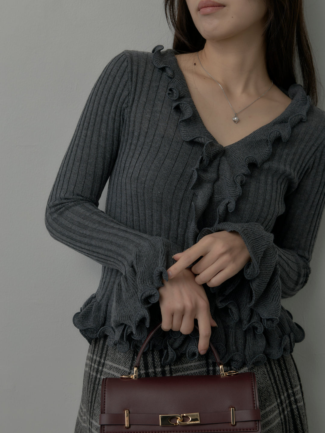 【SET】Vネックフリルデザインニットトップス+【Essential】クラシカルチェックウールタッチスカート(2set)