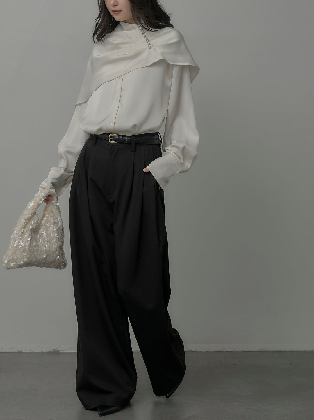 【SET】ケープ付きオーバーサテンシャツ+【Essential】３タックスラックス(2set)