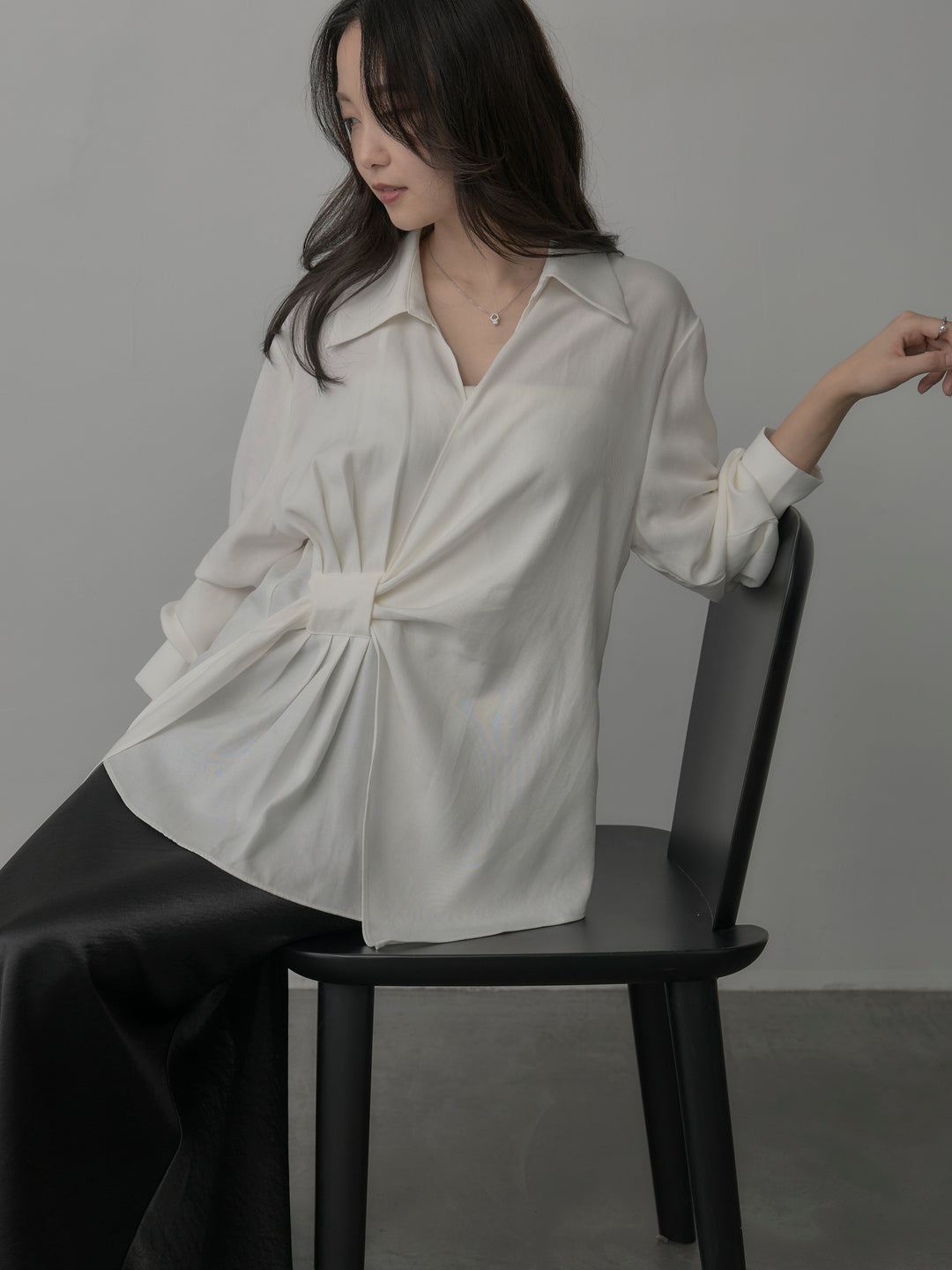 【SET】フロントラップデザインシャツ+ナローAラインサテンスカート(2set)