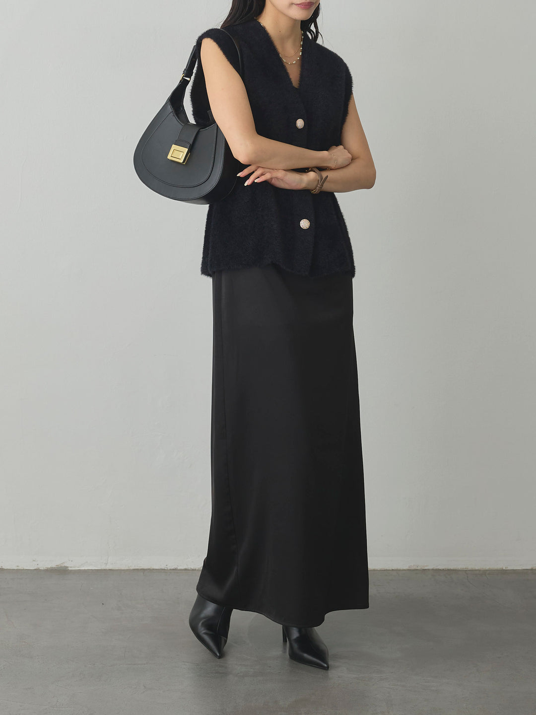 【SET】シャギーニットペプラムベスト+【Essential】サテンドレープキャミワンピ(2set)