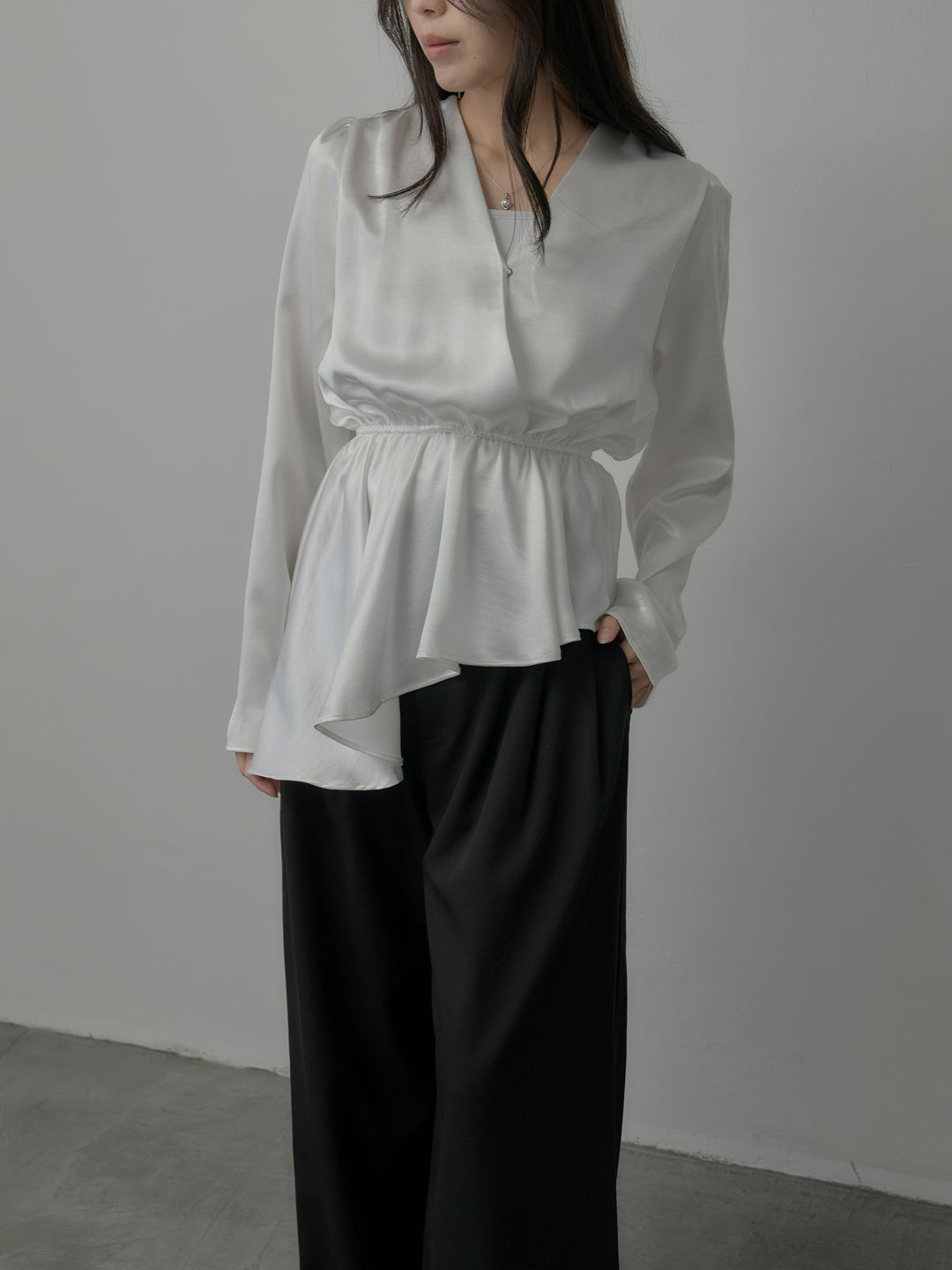 【SET】Vネックアシメサテンブラウス+【Essential】３タックスラックス(2set)