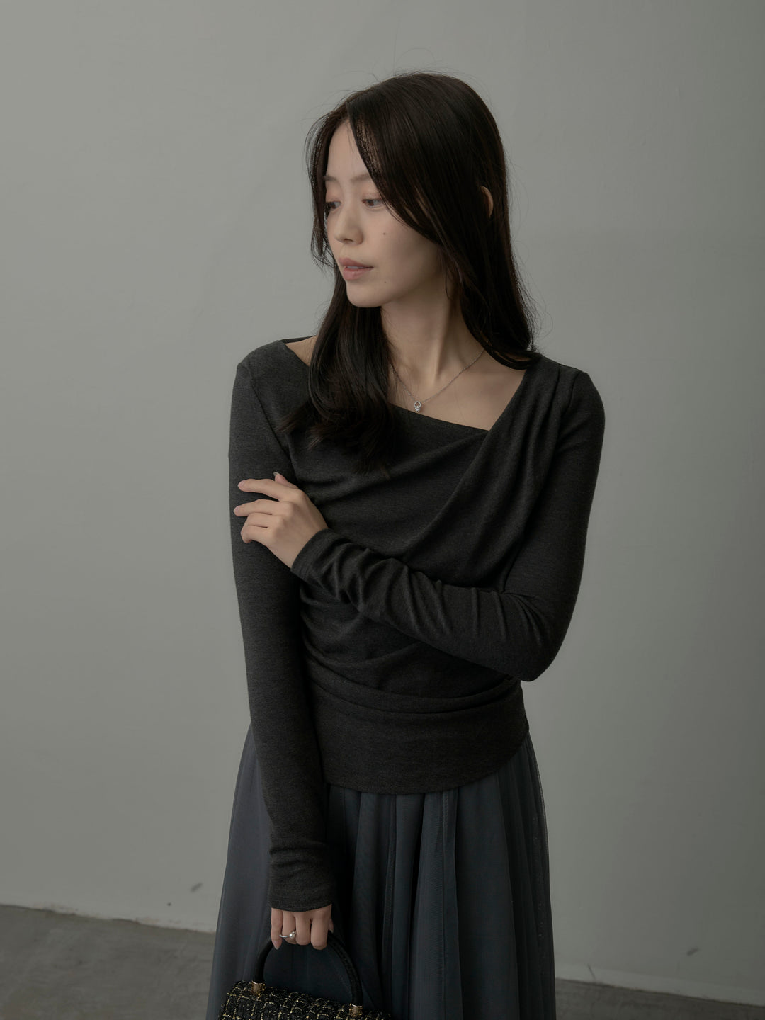 ドレープデザイントップス