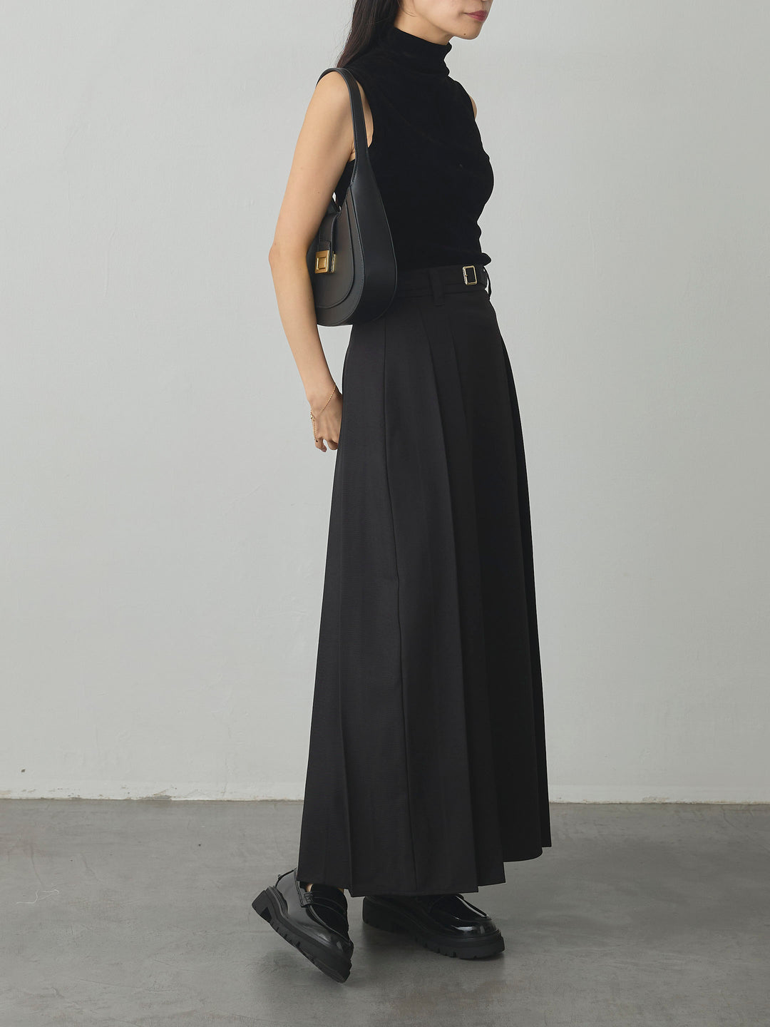 【SET】メッシュベロアノースリーブトップス+【Essential】ベルト付きサイドタックスカート(2set)