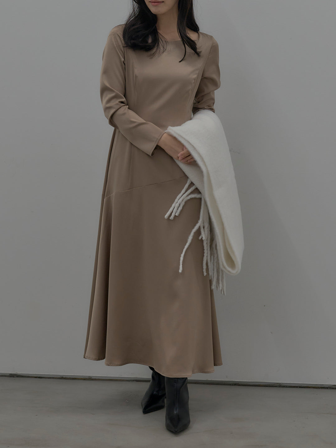 【Essential】ハートネックロングスリーブサテンワンピース