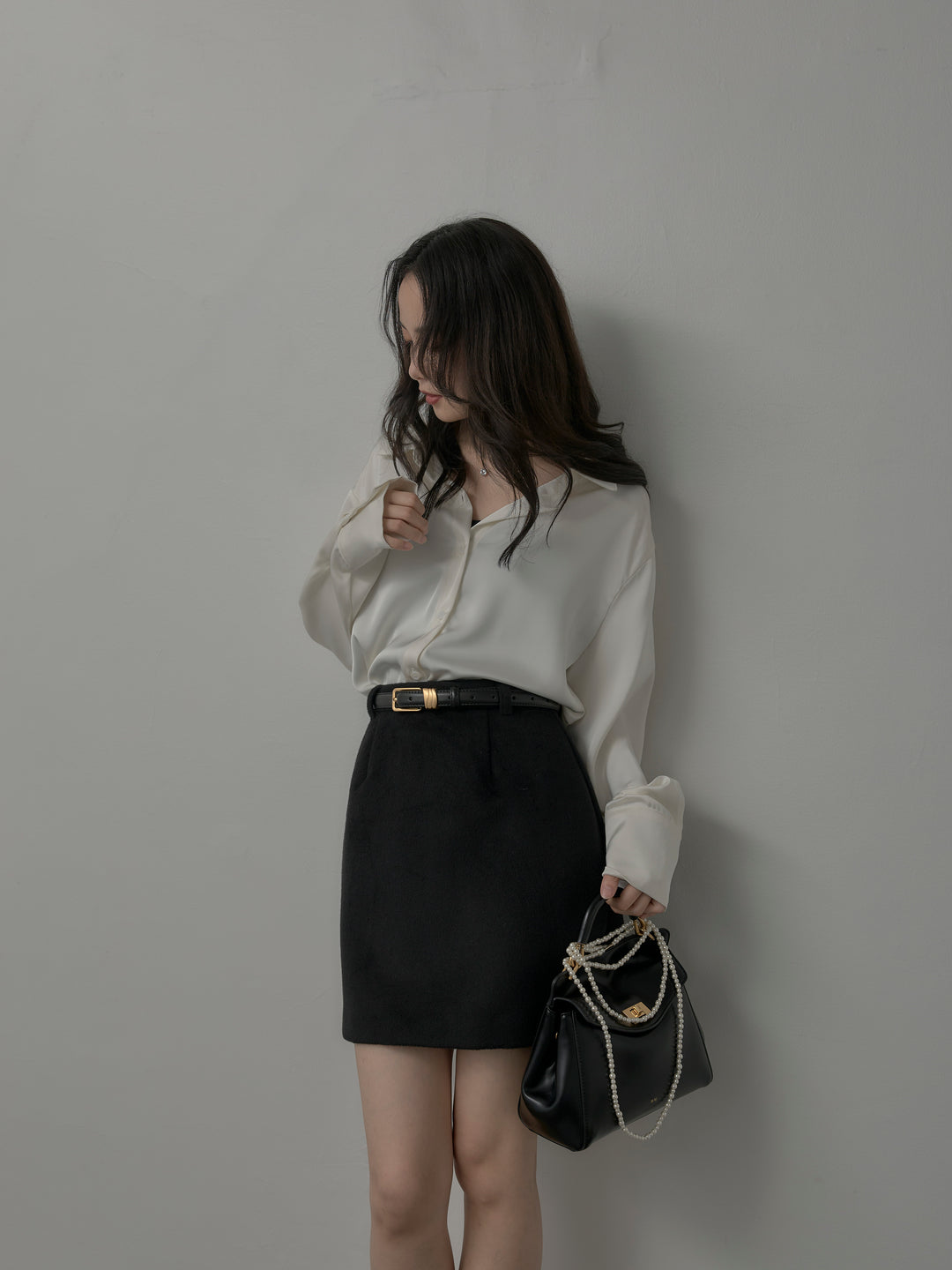 【SET】ケープ付きオーバーサテンシャツ+【Essential】ウールタッチミニスカート(2set)