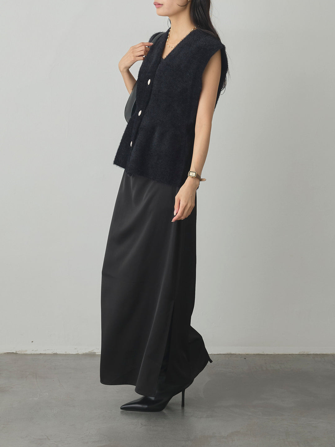 【SET】シャギーニットペプラムベスト+【Essential】サテンドレープキャミワンピ(2set)