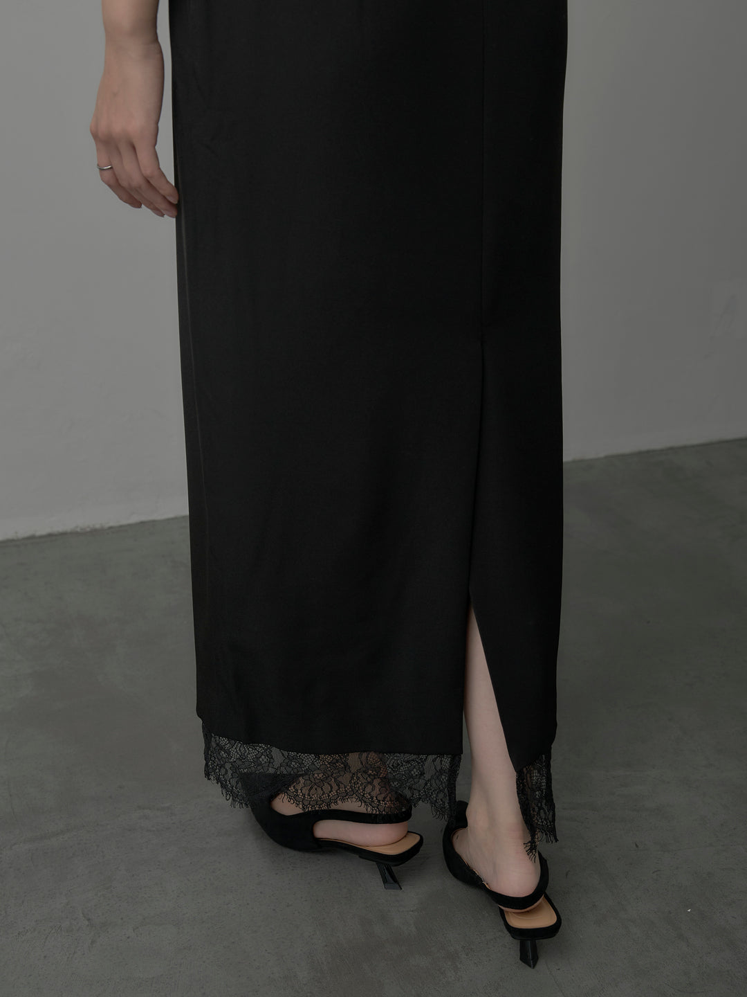 【Essential】裾レースパフスリーブワンピース