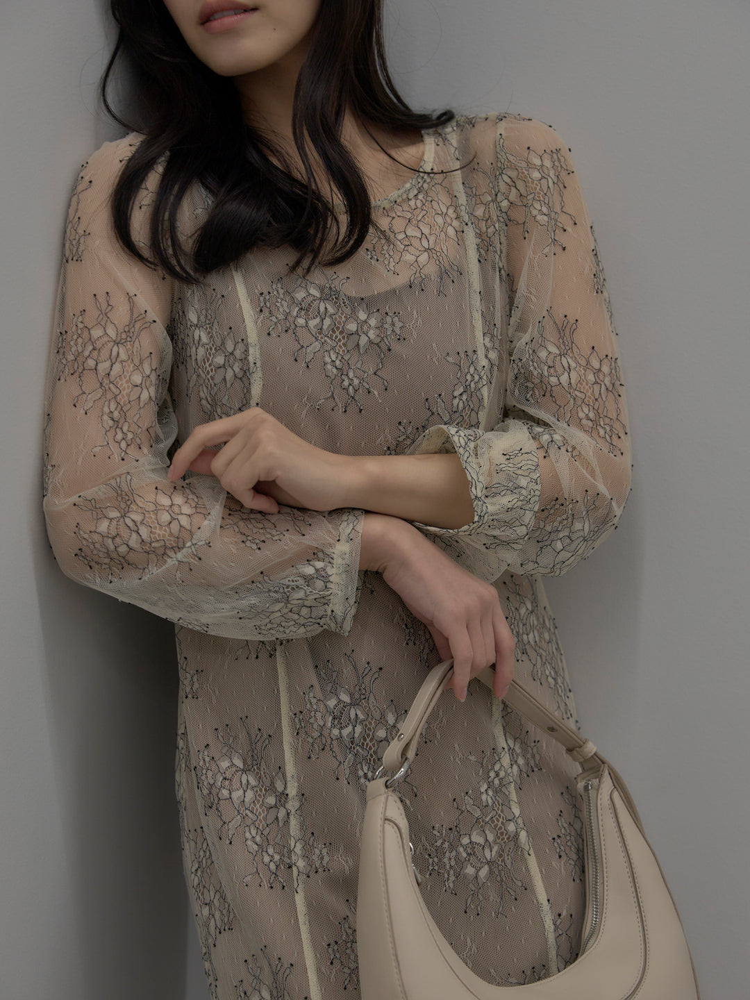 【essential】レディシルエットレースドレス