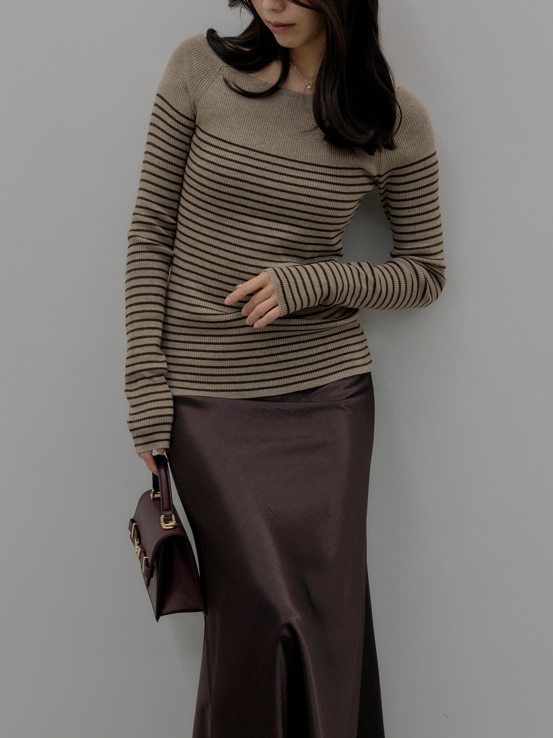 【SET】ハーフボーダーニットトップス+ナローAラインサテンスカート(2set)