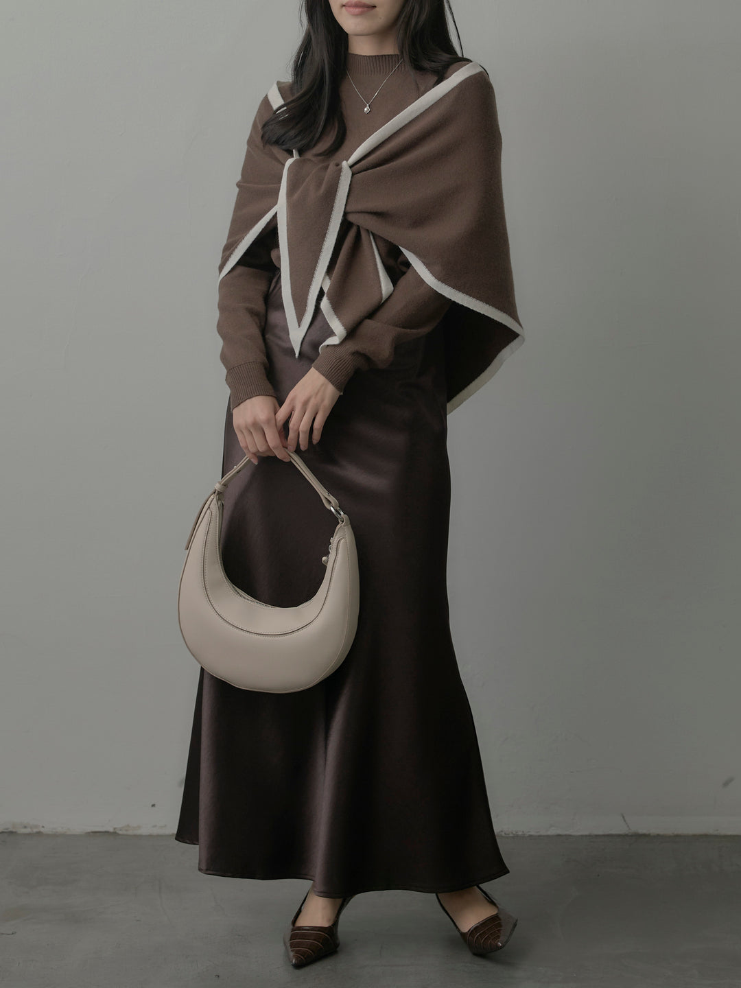 【SET】配色スカーフ付きニットトップス+ナローAラインサテンスカート(2set)