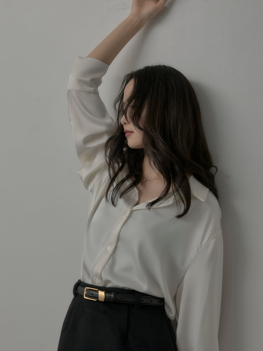 【SET】ケープ付きオーバーサテンシャツ+【Essential】ウールタッチミニスカート(2set)