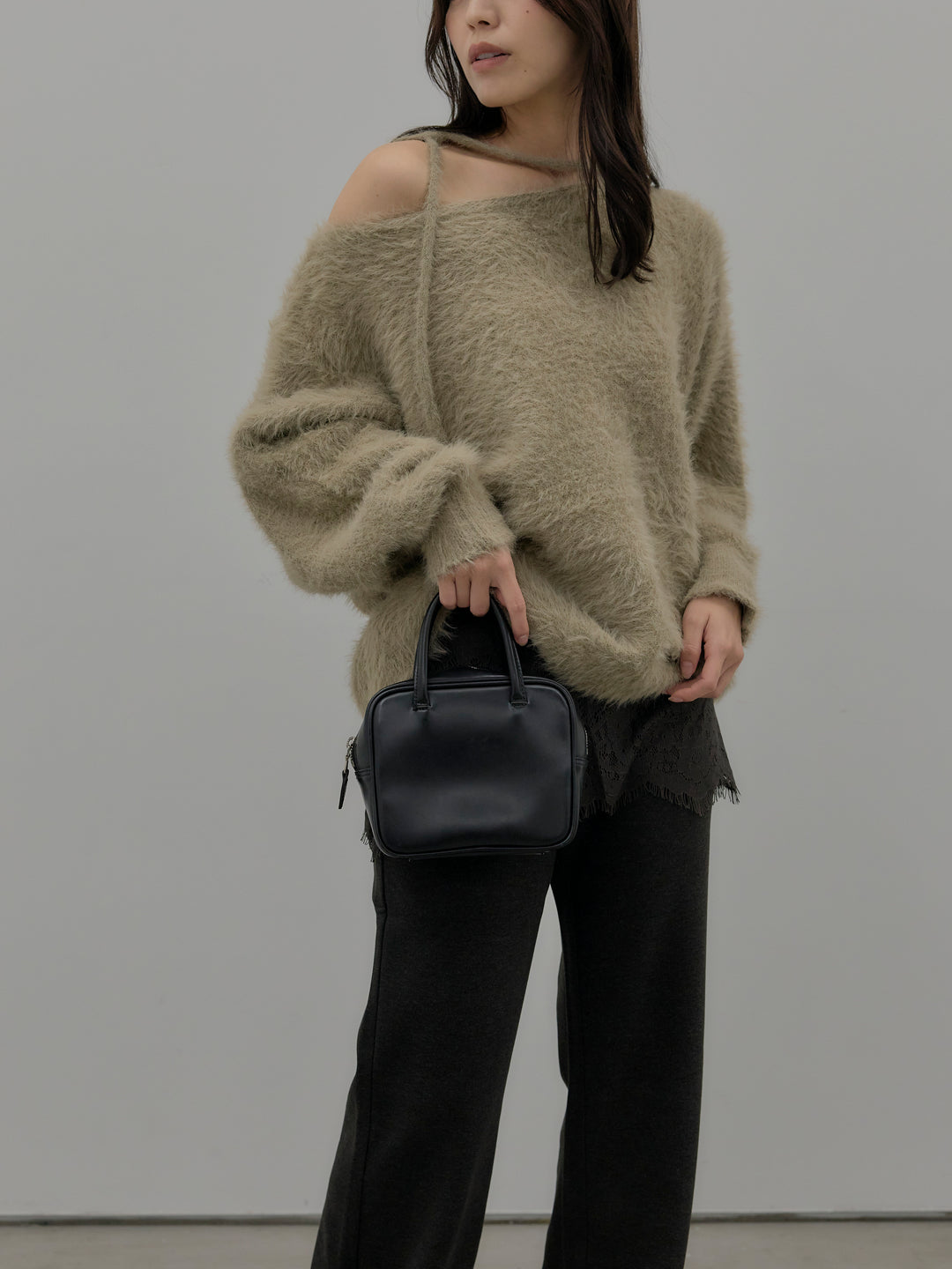 ネックリボンワンショルダーシャギーニット