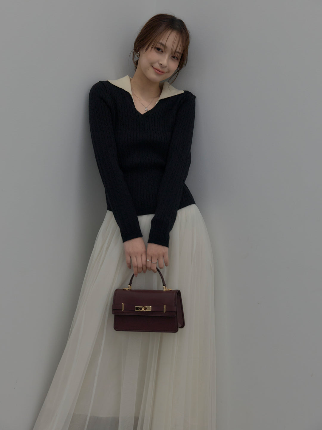 配色Vネックケーブルニットトップス