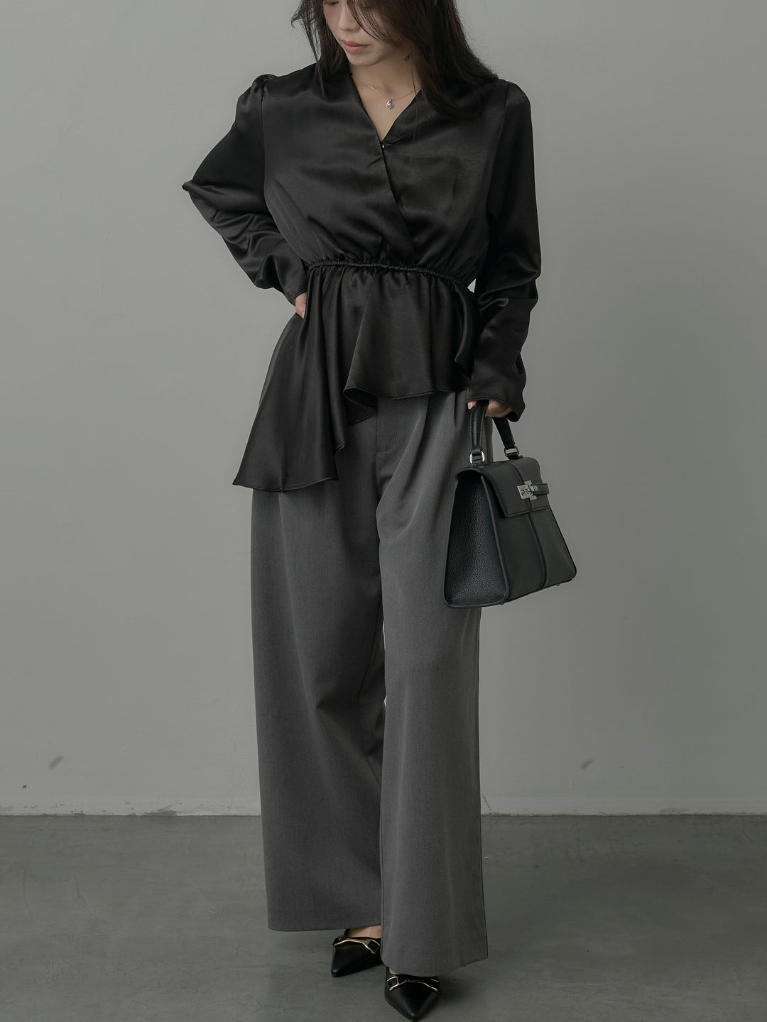 【SET】Vネックアシメサテンブラウス+【Essential】３タックスラックス(2set)