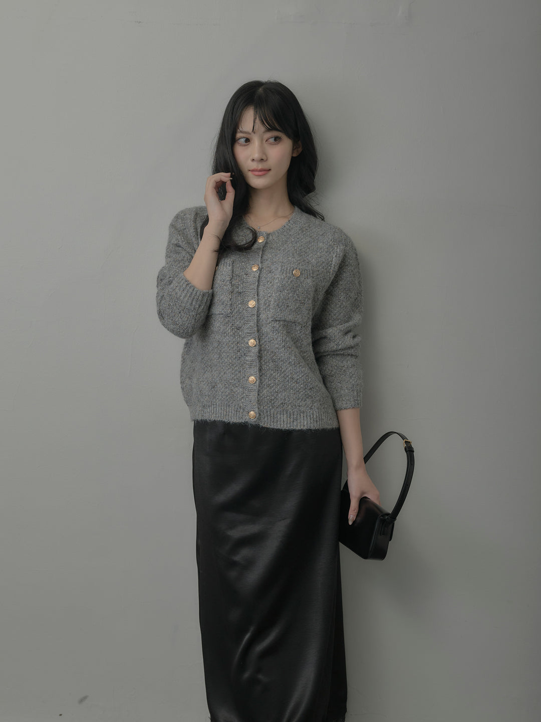 【SET】MIXニットゴールドボタンニットカーディガン+裾レースサテンスカート(2set)