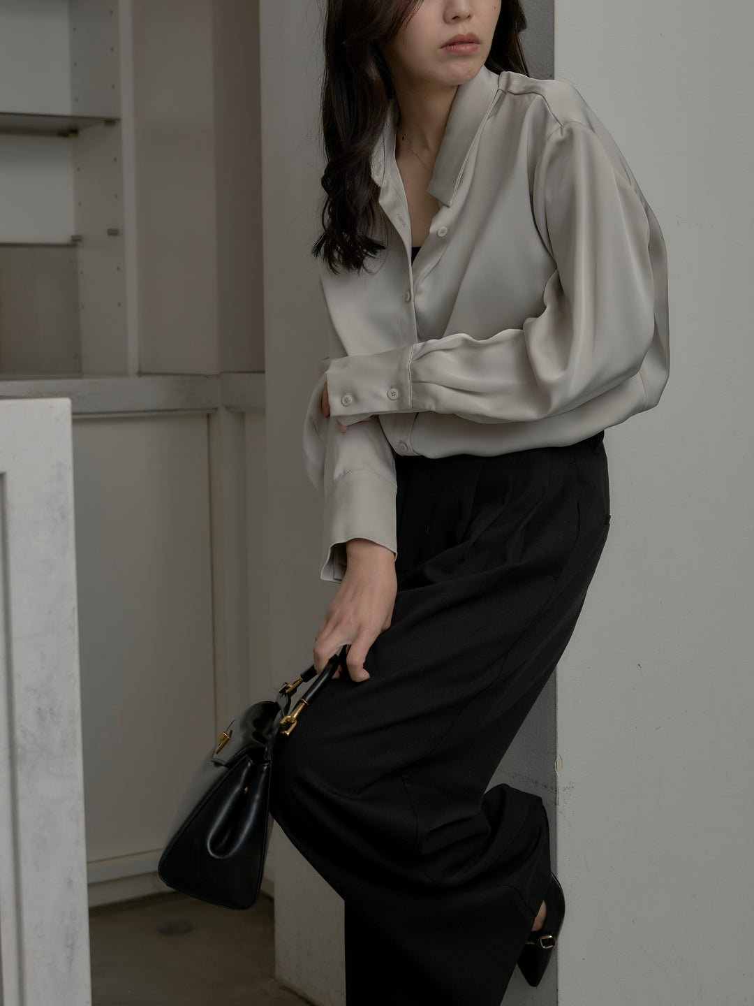 [予約]ケープ付きオーバーサテンシャツ