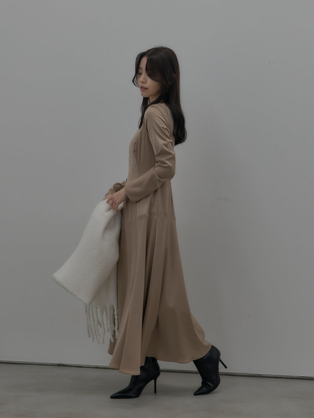 【Essential】ハートネックロングスリーブサテンワンピース