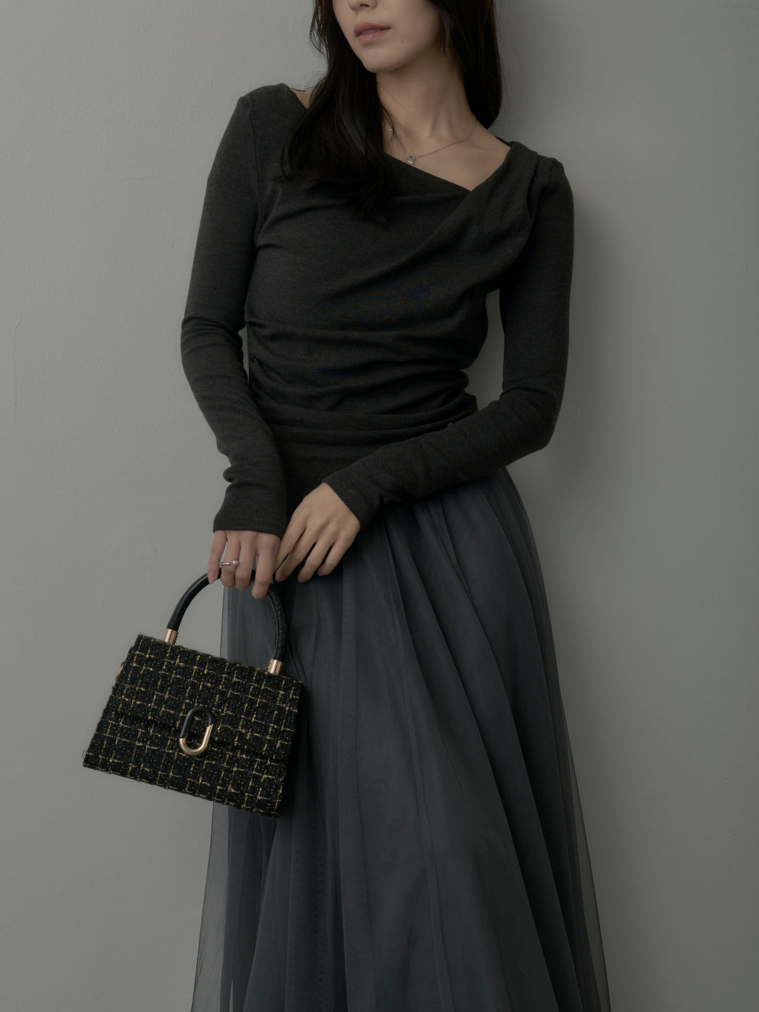 ドレープデザイントップス