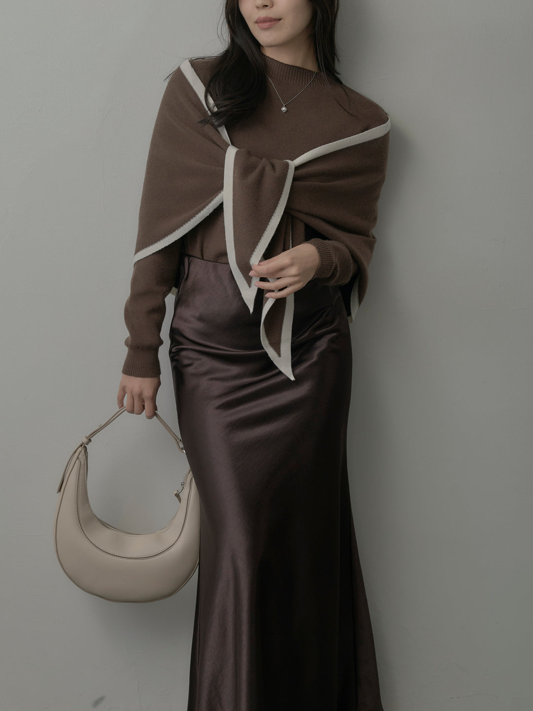 【SET】配色スカーフ付きニットトップス+ナローAラインサテンスカート(2set)