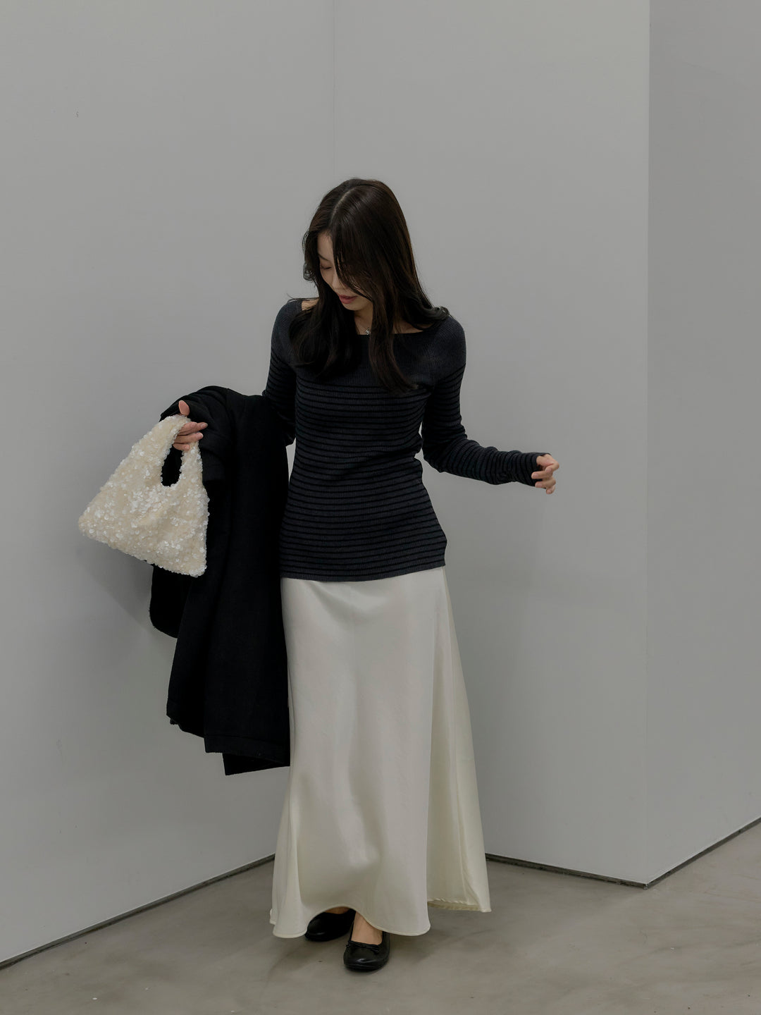 【SET】ハーフボーダーニットトップス+ナローAラインサテンスカート(2set)