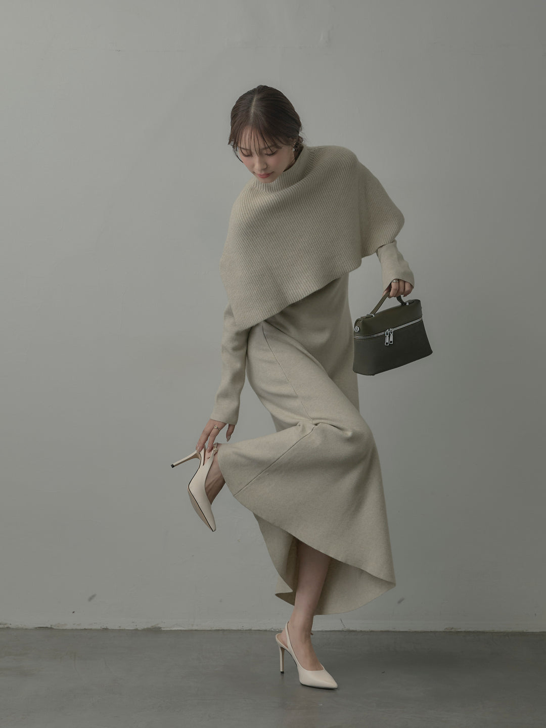 ケープ付きリブニットロングワンピース