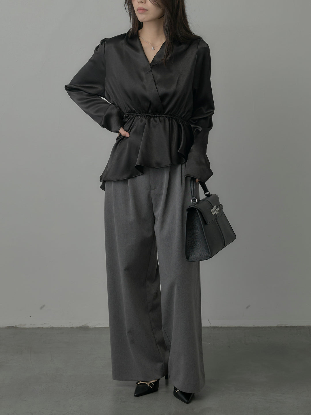 【SET】Vネックアシメサテンブラウス+【Essential】３タックスラックス(2set)