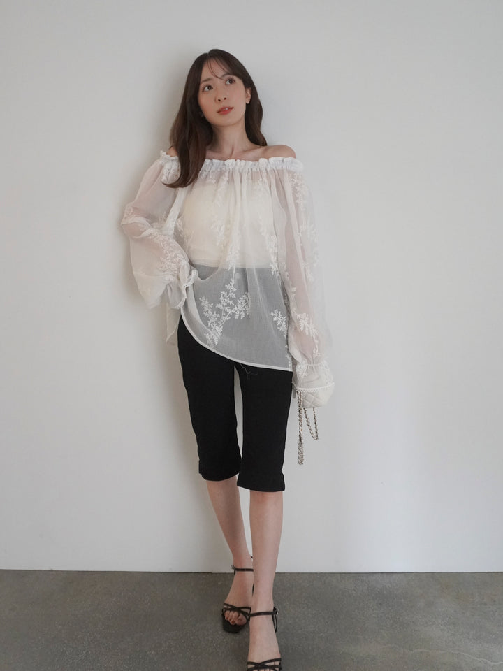 【SET】シフォンリーフ刺繍オフショルダーチュニック+ストレッチコットンカプリパンツ(2set)