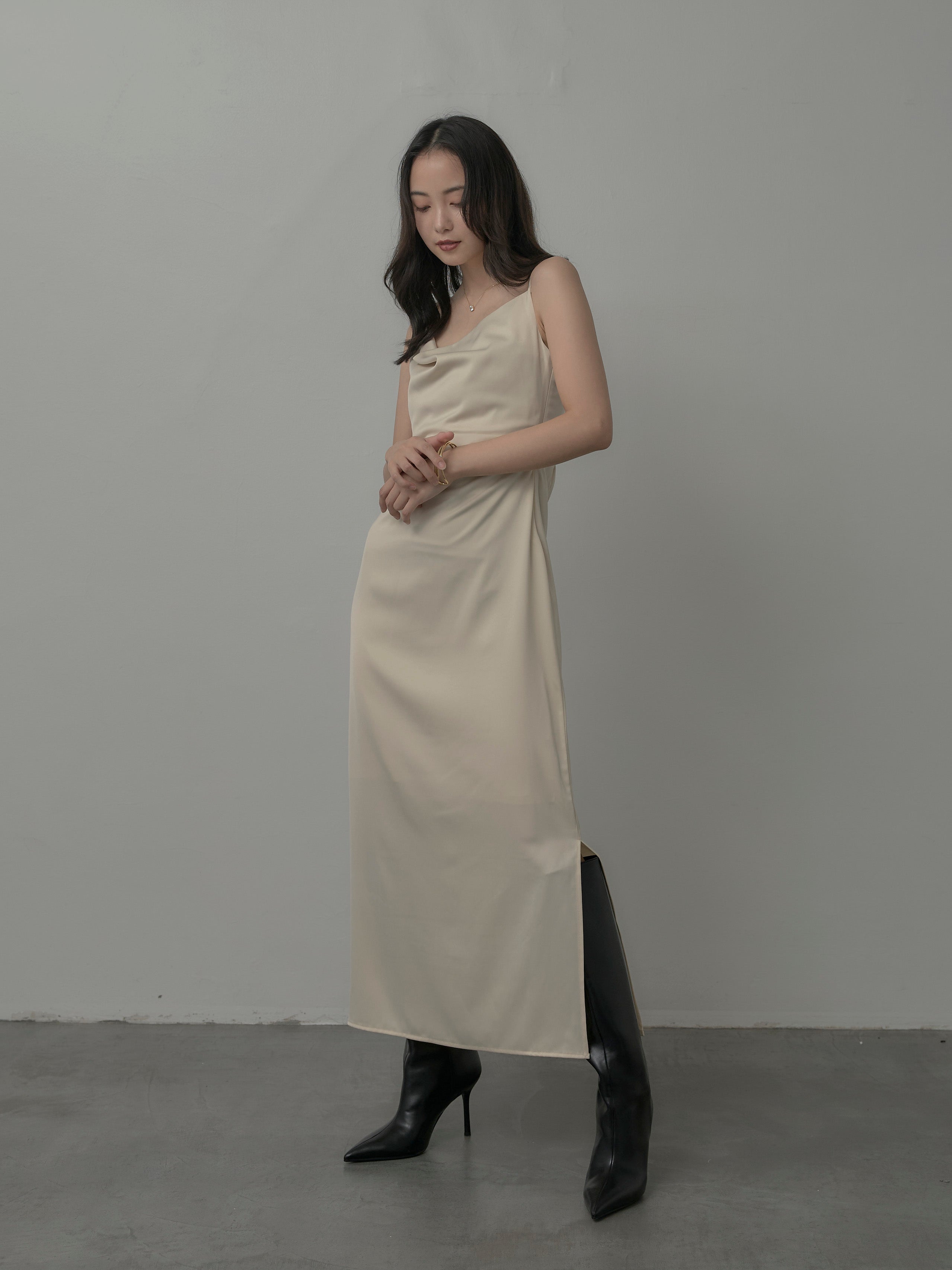 nairo 【Essential】サテンドレープキャミワンピ Essential】サテンドレープキャミワンピ – nairo