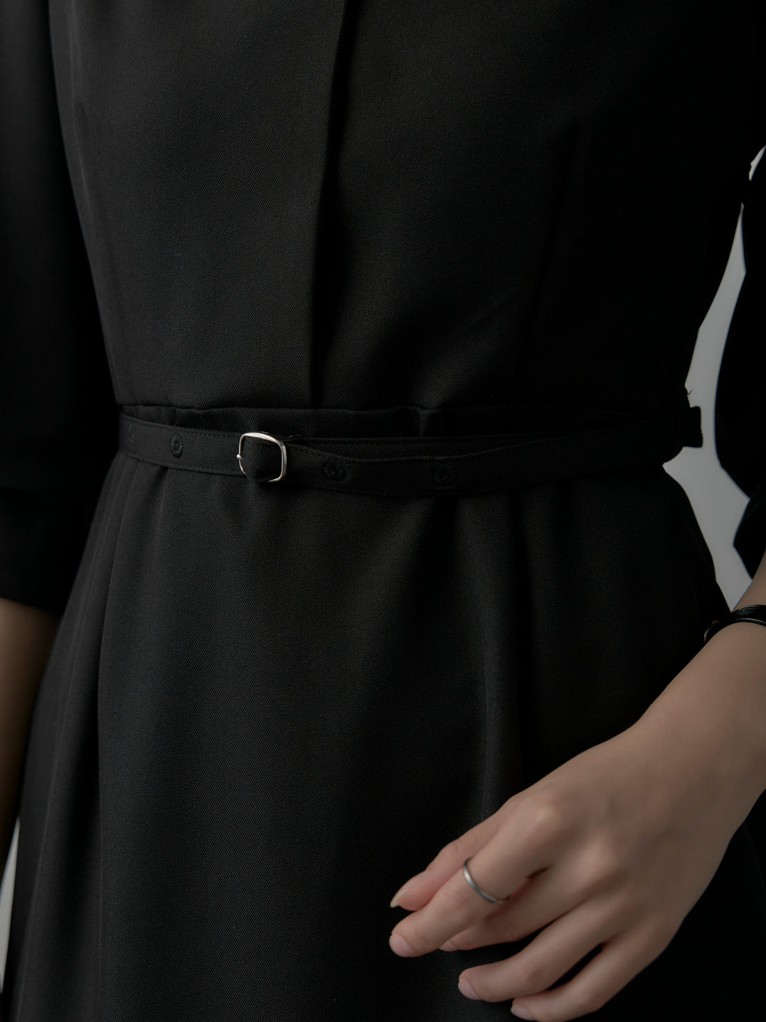 【Essential】裾レースパフスリーブワンピース