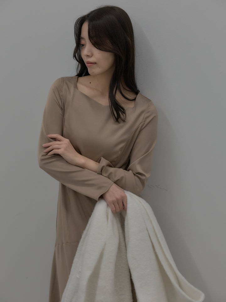 【Essential】ハートネックロングスリーブサテンワンピース