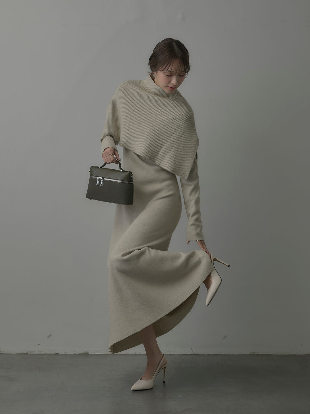 ケープ付きリブニットロングワンピース