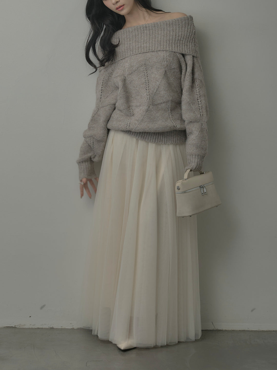 メランジニットオフショルトップス