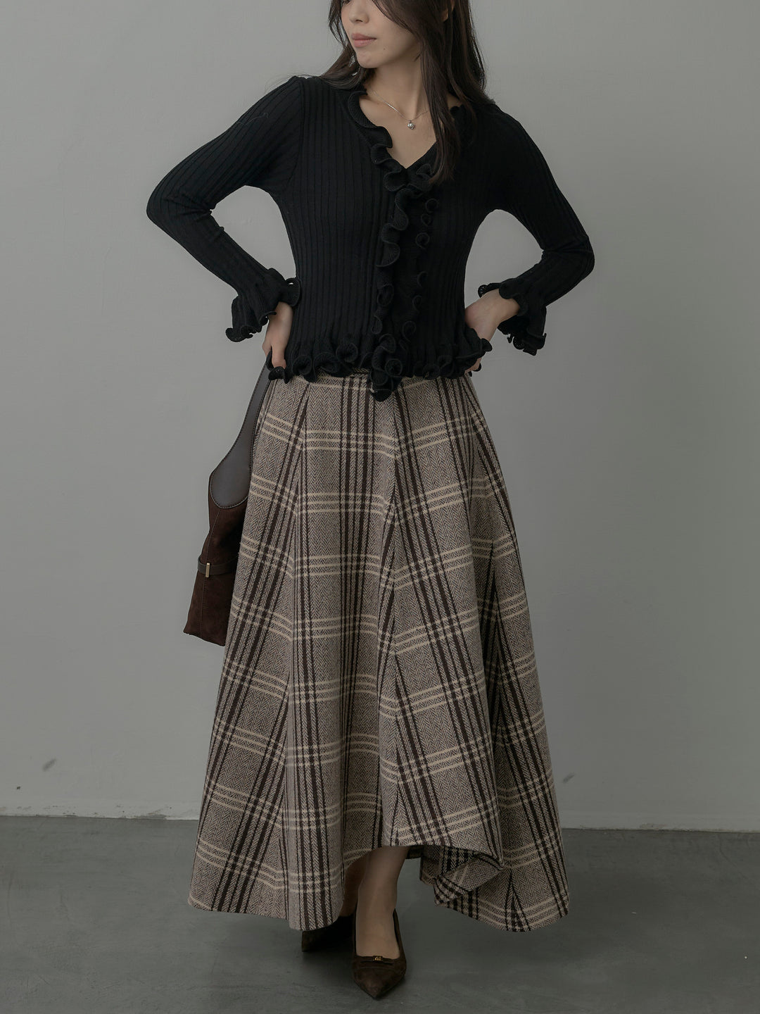 【SET】Vネックフリルデザインニットトップス+【Essential】クラシカルチェックウールタッチスカート(2set)