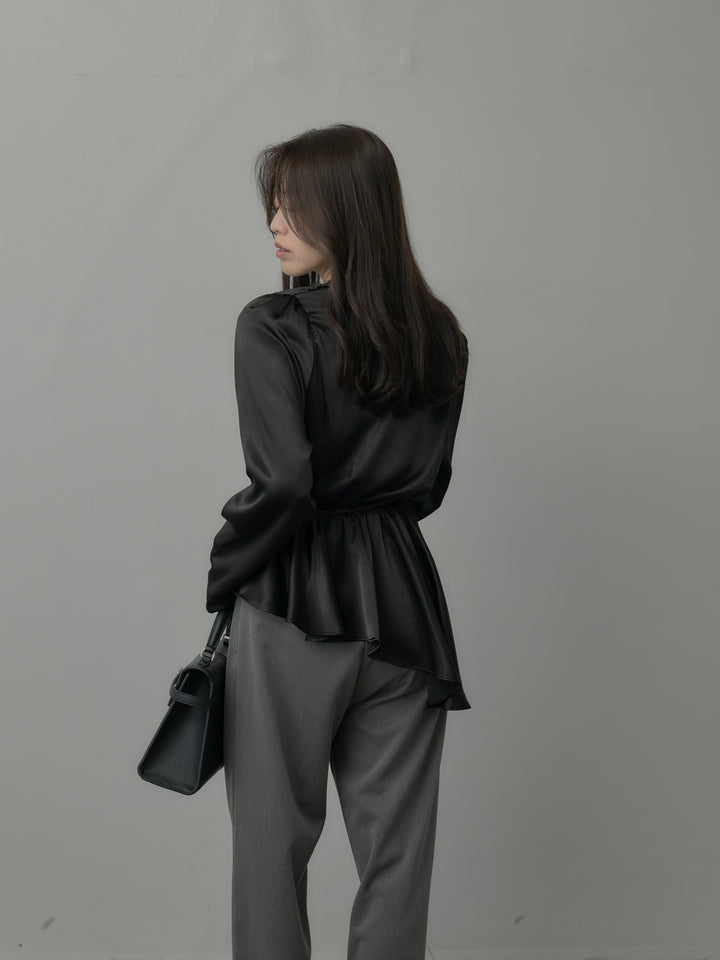 Vネックアシメサテンブラウス