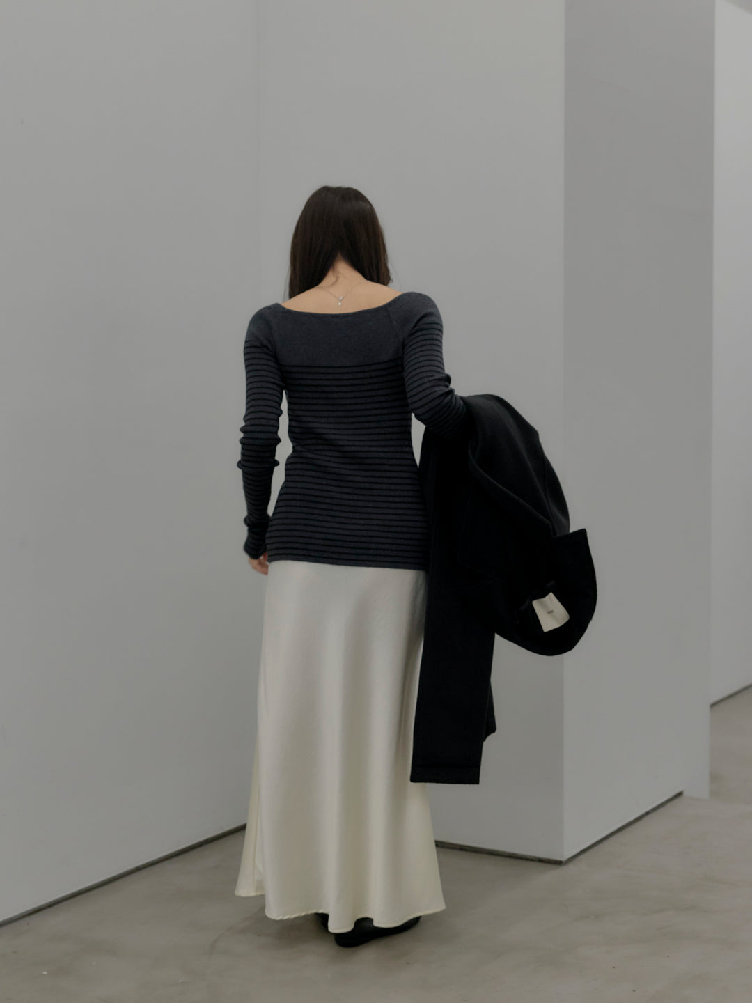 【SET】ハーフボーダーニットトップス+ナローAラインサテンスカート(2set)