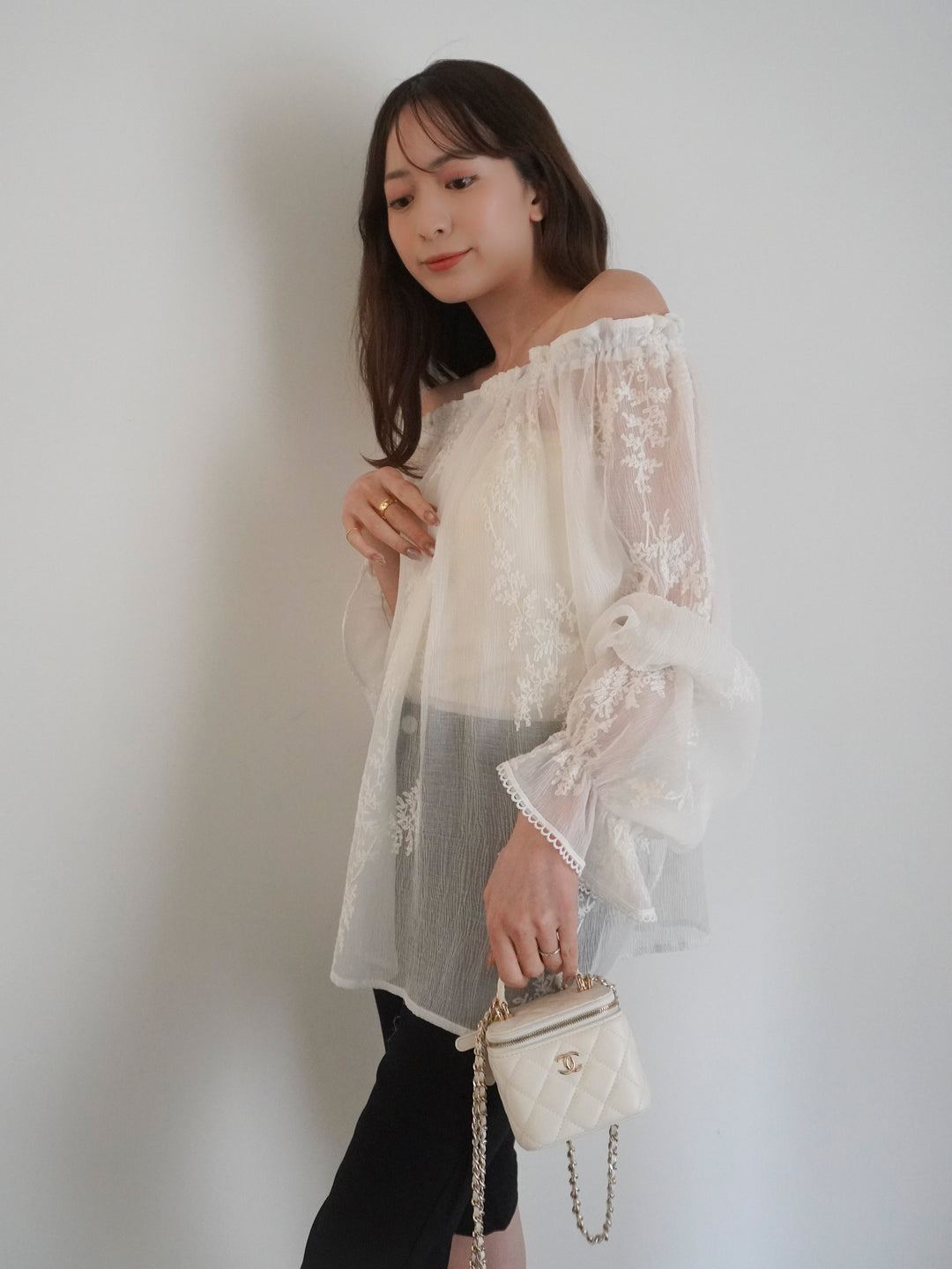 【SET】シフォンリーフ刺繍オフショルダーチュニック+ストレッチコットンカプリパンツ(2set)
